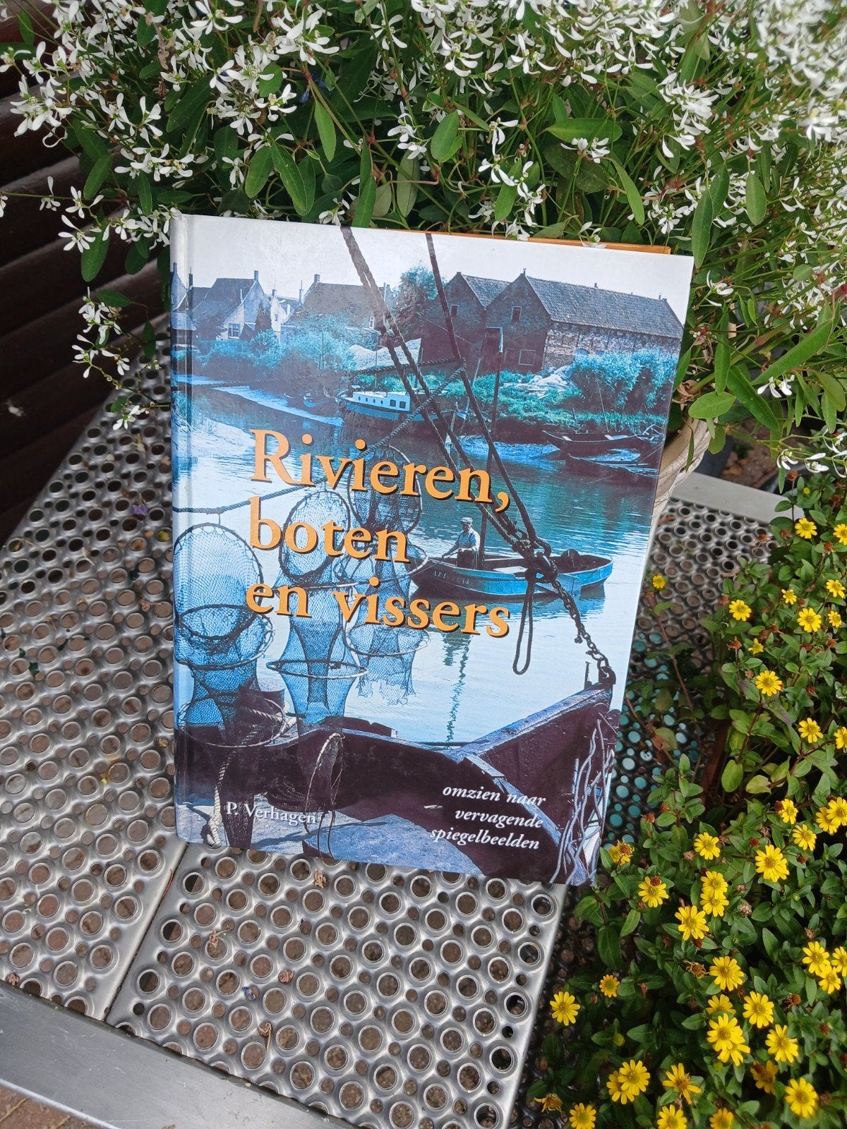 Rivieren, boten en vissers - P. Verhagen, Ophalen of Verzenden, Zo goed als nieuw, P. Verhagen, Nederland