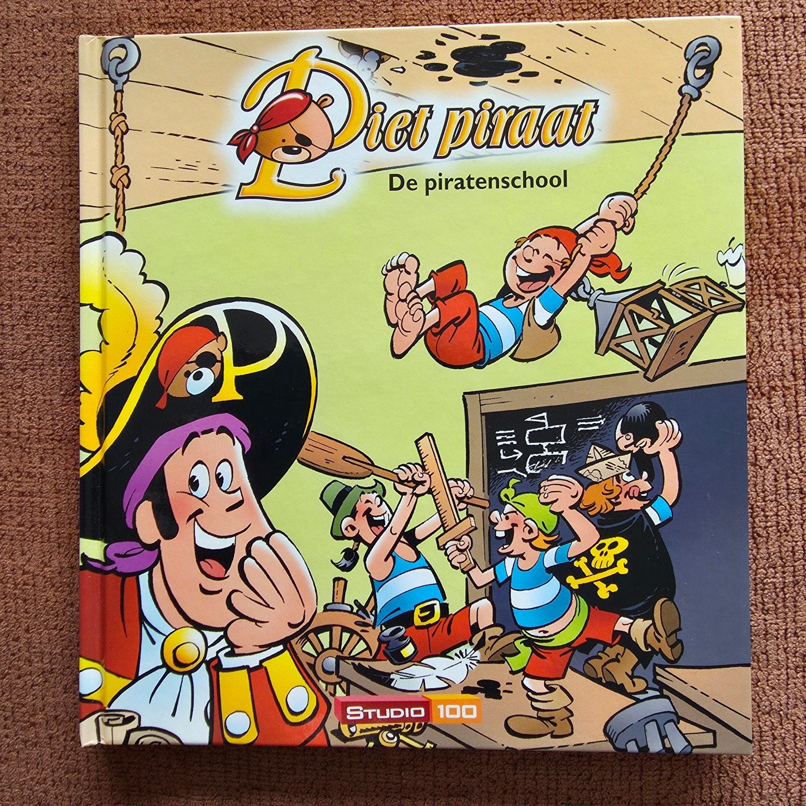 Piet Piraat : voorleesboek - De piratenschool, Studio 100, Jongen of Meisje, Ophalen of Verzenden, Zo goed als nieuw