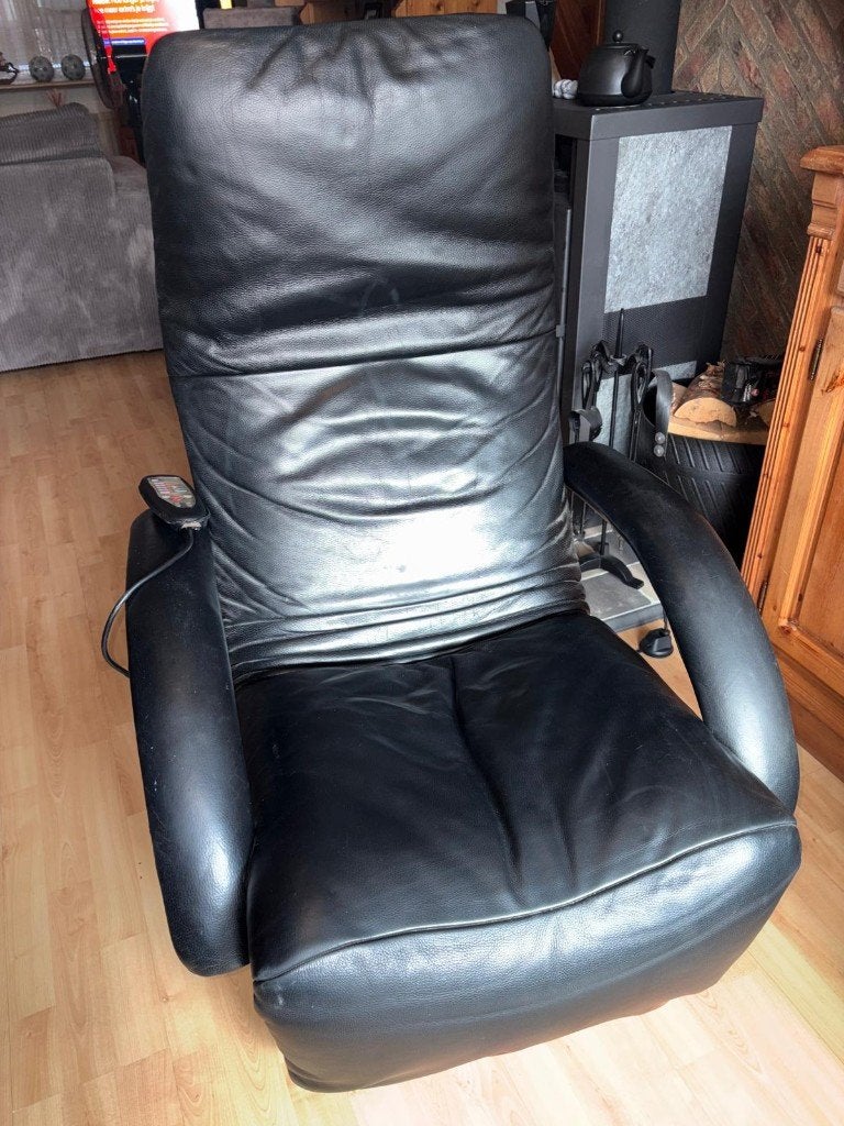 Design fauteuil Jori Zwart met massage functie, Ophalen, Zwart, Zo goed als nieuw, 50 tot 75 cm