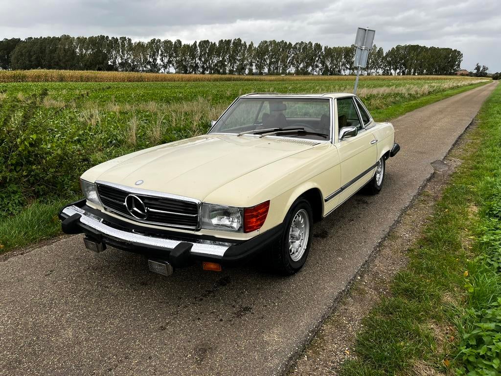 Mercedes 4.50 SL cabriolet 1975, Auto's, Oldtimers, Automaat, Beige, Bruin, Particulier