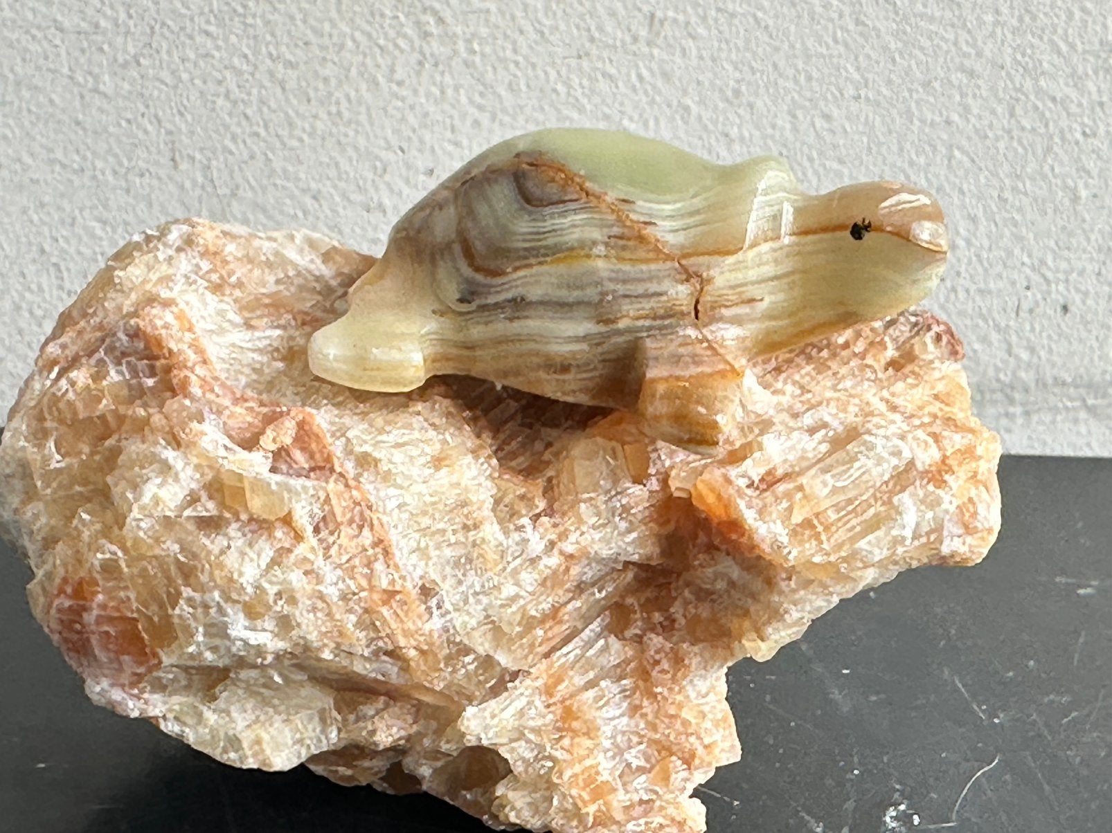 1/2 edelsteen brok Honingcalciet + onyx schilpad, Ophalen of Verzenden