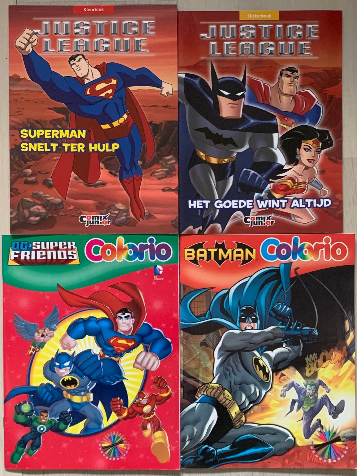 4 DC Comics Sticker en Kleurboeken [ongebruikt], Ophalen of Verzenden, Zo goed als nieuw, Overige typen
