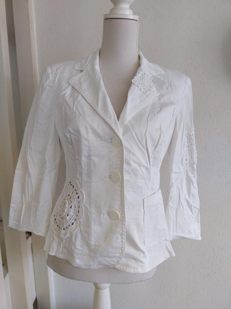 Witte blazer met gehaakte details maat M, Kleding | Dames, Maat 38/40 (M), Zucchero, Wit, Ophalen of Verzenden