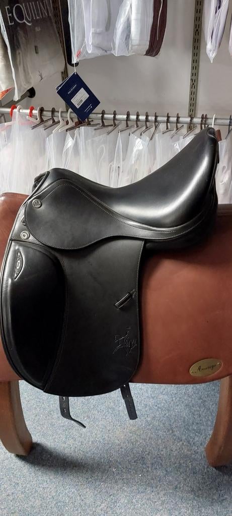 Te koop Prestige X Helen dressuurzadel 17 inch, Dieren en Toebehoren, Paarden en Pony's | Zadels, Ophalen of Verzenden, Dressuur
