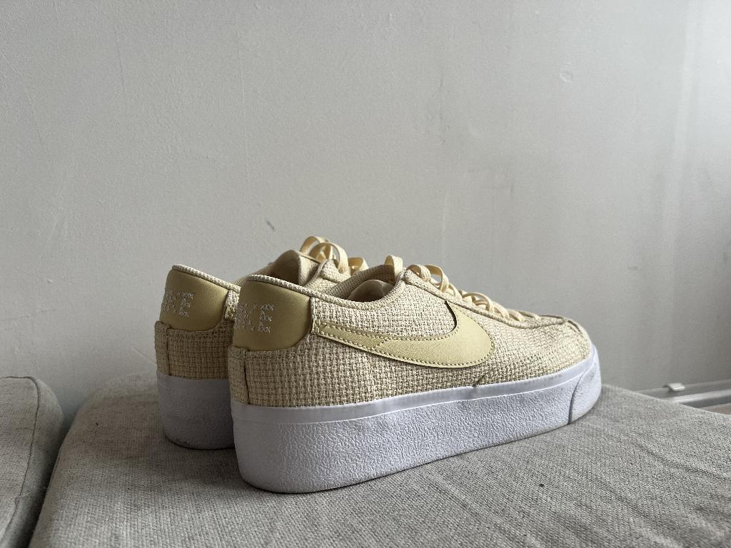 Nike Blazer low platform ‘lemon drop', Kleding | Dames, Schoenen, Geel, Nike, Ophalen of Verzenden, Sneakers of Gympen