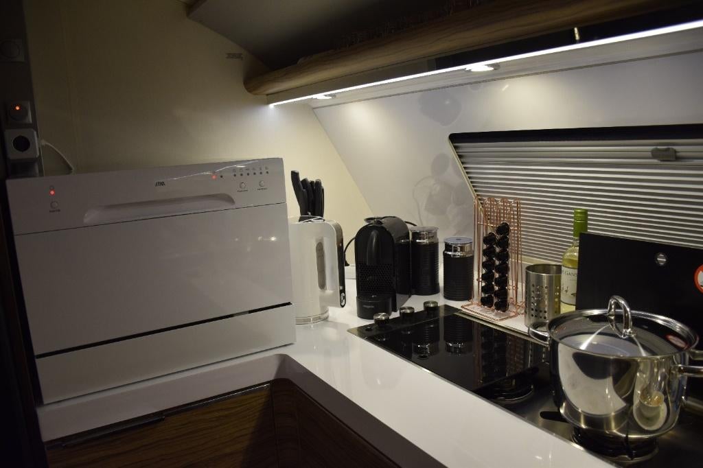 Adria Astella 663HT *SUPERVOL INCL AC E&P MOVER VAATWASSER*, Standaardzit, Omvormbare zithoek, Particulier, Adria