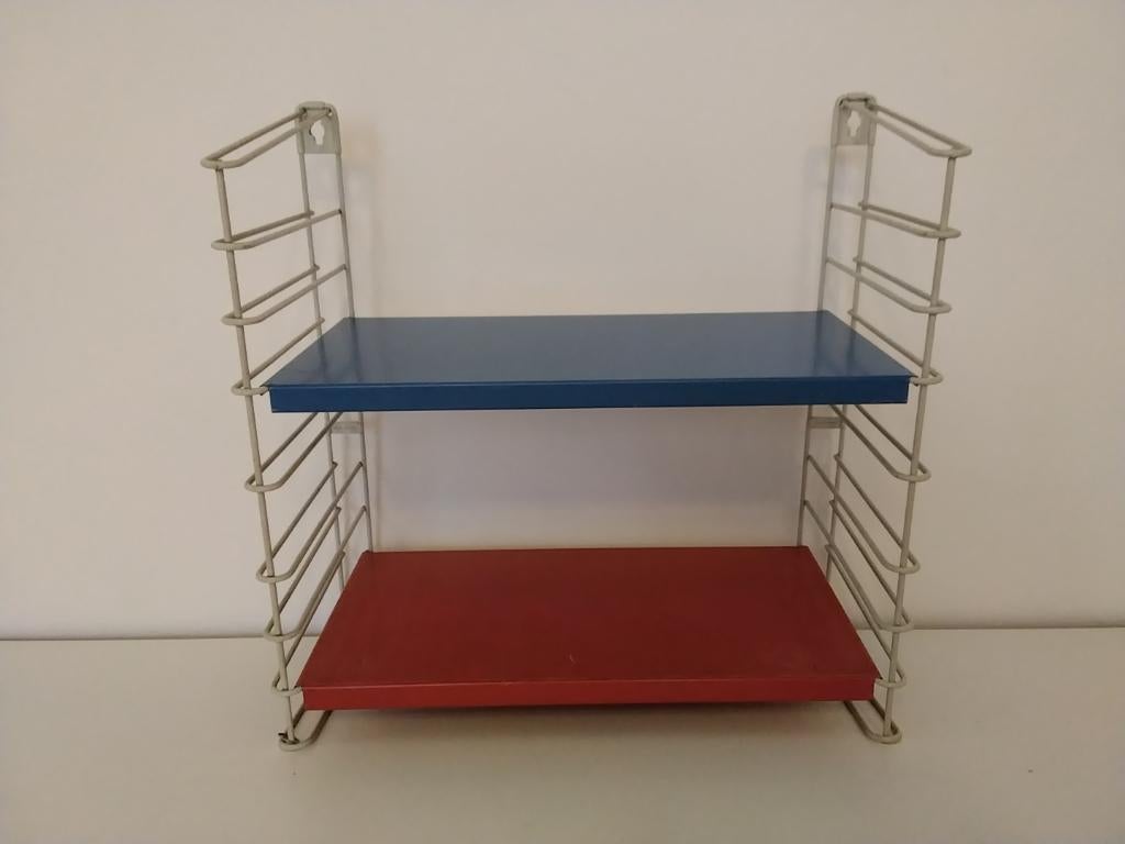 Vintage tomado rekje wit met blauw en rood plankje, Huis en Inrichting, Woonaccessoires | Wandplanken en Boekenplanken, Ophalen of Verzenden