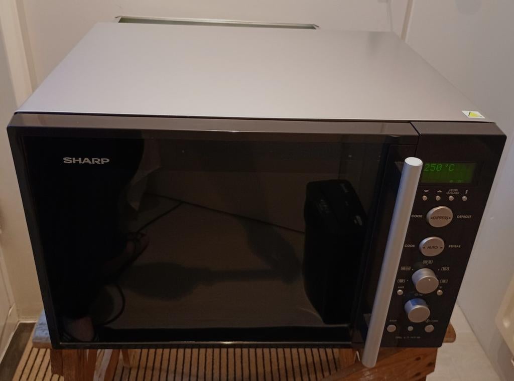 Sharp vrijst. combimagnetron hetelucht grill R-931(BK)W 2019, Witgoed en Apparatuur, Magnetrons, Gebruikt, Vrijstaand, Combimagnetron