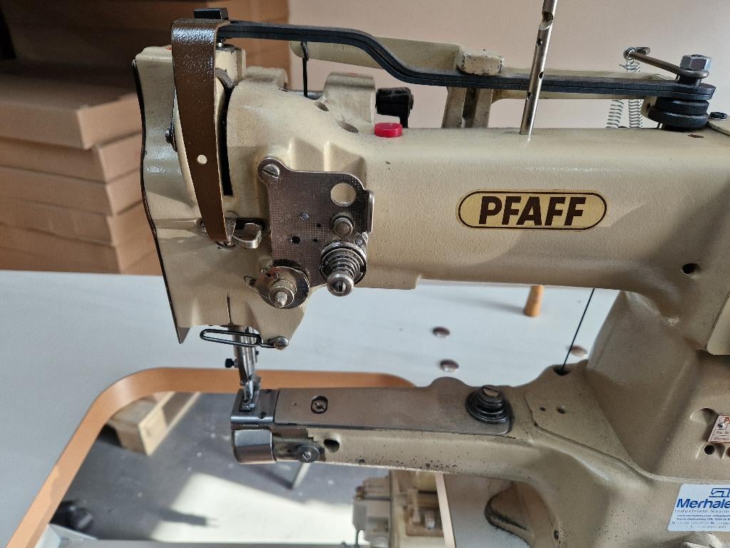Pfaff 335-H3 – Vrijarm – Half Automaat – Volledig nagekeken, Ophalen, Naaimachine, Industrieel, Gebruikt