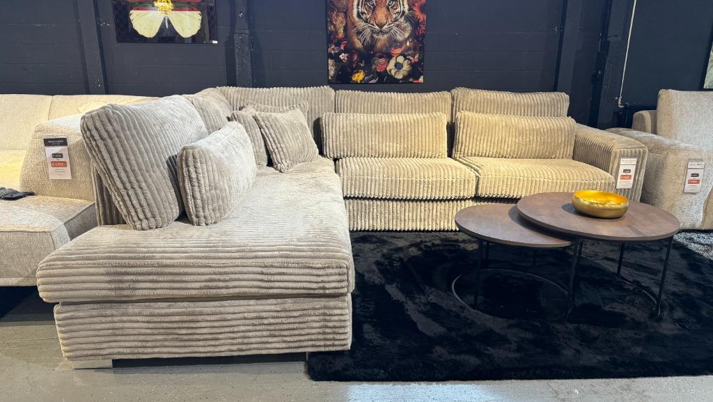 Foto 2 van Direct leverbaar | Prachtige ribfluweel hoekbank | Utrecht