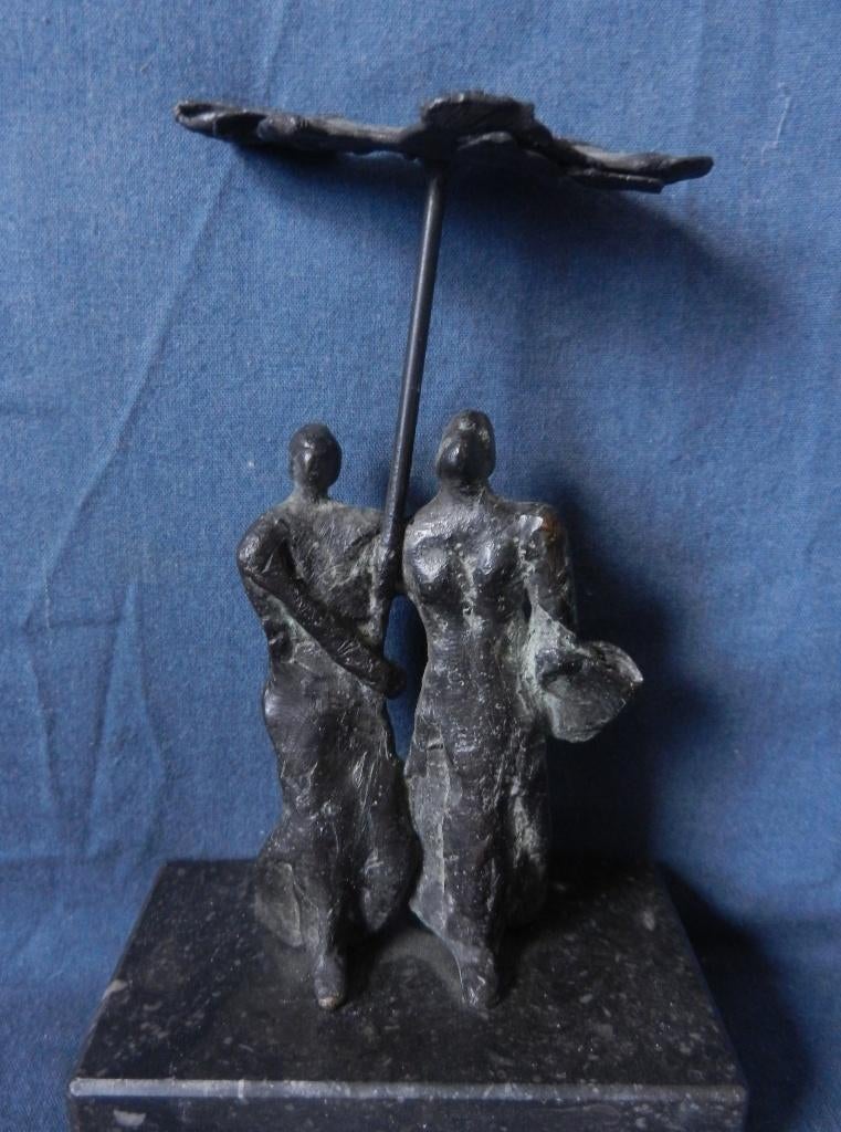Brons Twee vrouwen onder wolkje door Carla Wiersma h.17 cm., Ophalen of Verzenden