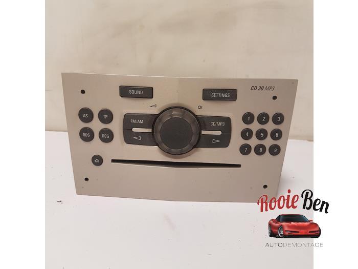 Radio van een Opel Corsa, Gebruikt, -, -, Opel