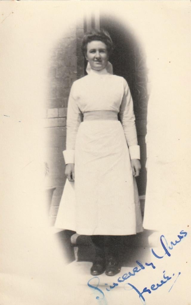 fotokaart   -   dame -    verpleegster, Verzenden, Voor 1940