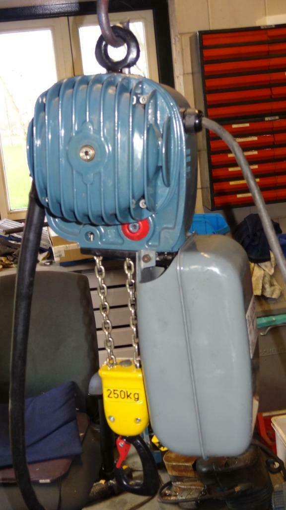 Demag kettingtakel 250 kg hijsvermogen, Doe-het-zelf en Verbouw, Gereedschap | Overige machines, Ophalen, Zo goed als nieuw