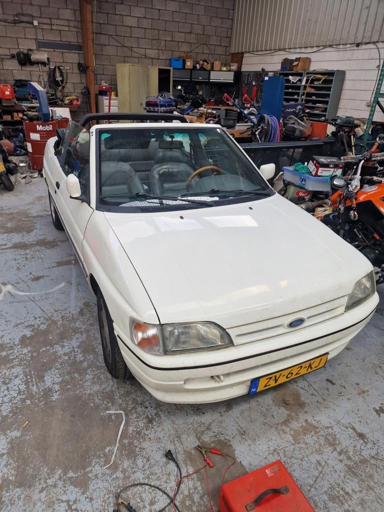 Ford Escort 1.6 I Cabrio U9 1991 Wit, Voorwielaandrijving, Escort, 40 €/maand, 4 cilinders