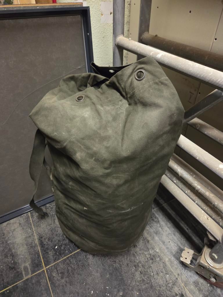 Gevulde Leger Plunjebaal, Verzamelen, Militaria | Algemeen, Ophalen of Verzenden, Overige soorten, Nederland, Kleding of Schoenen
