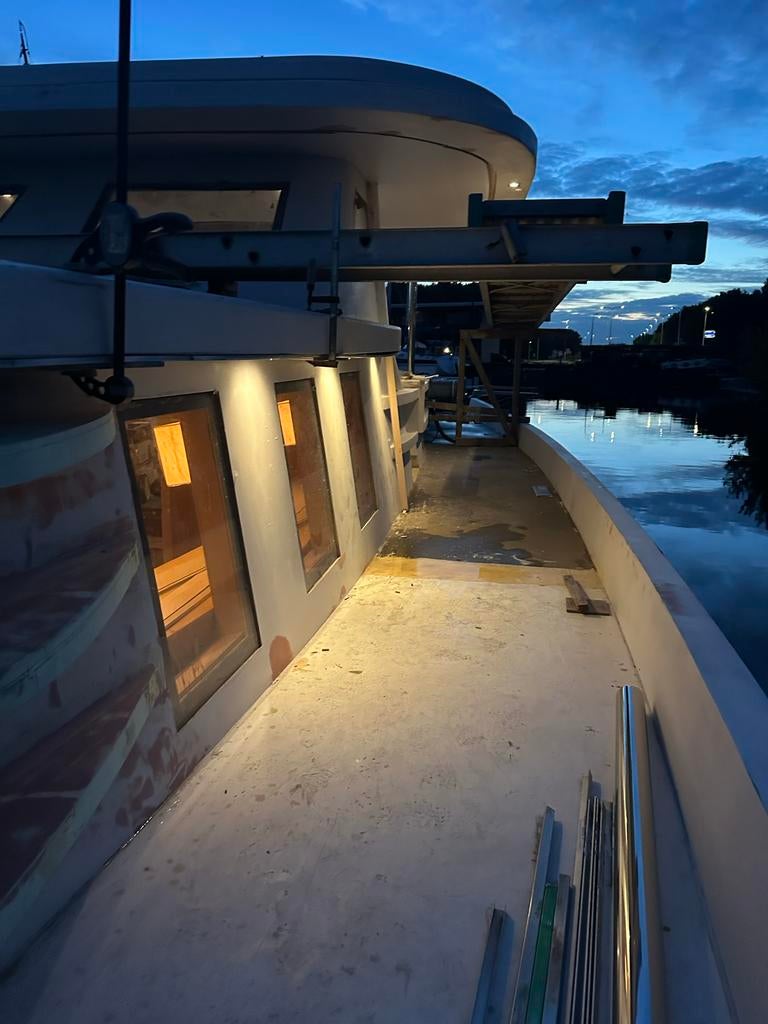 Uniek Onzinkbaar Woonschip te Koop!, Huizen en Kamers, Woonboten te koop, 2 kamers, Utrecht, 90 m², Utrecht