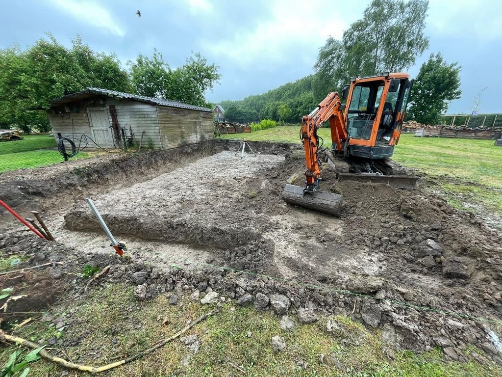 Minigraver en minishovel met machinist,