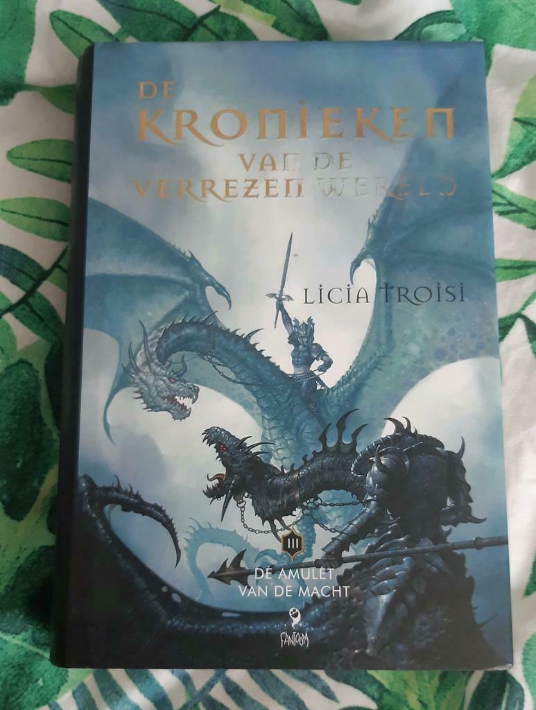 Licia Troisi: Kronieken van de Verrezen Wereld 3, amulet NL, Boeken, Ophalen of Verzenden