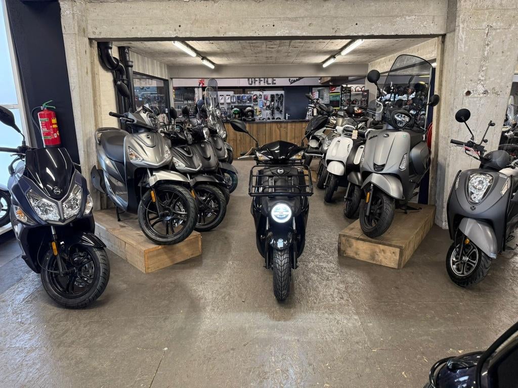 SYM XPRO II BEZORG SCOOTER, KM7484, BJ2024, Overige modellen, Maximaal 45 km/u, Ophalen of Verzenden, Zo goed als nieuw