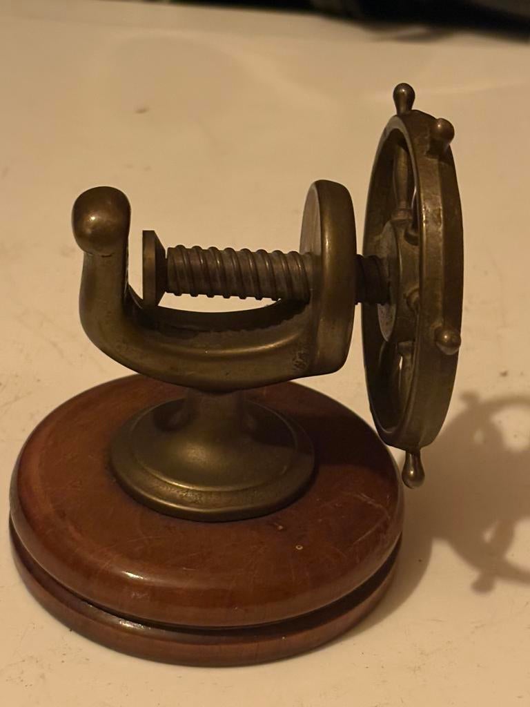 vintage messing notenkraker in de vorm van een scheepsroer, Ophalen of Verzenden