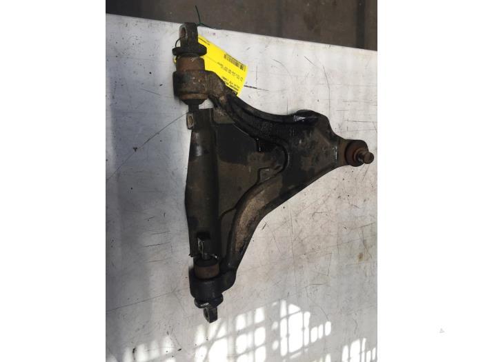 Draagarm rechts-voor van een Volvo V70, Gebruikt, -, -, Ophalen of Verzenden