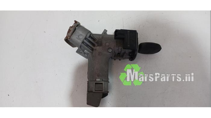 Kontaktslot + Sleutel van een Ford Transit Courier