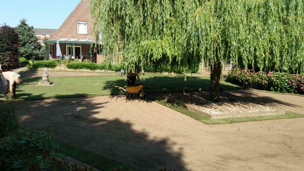 Foto 20 van Inzaaien gras, egaliseren tuin, frezen, gras zaaien