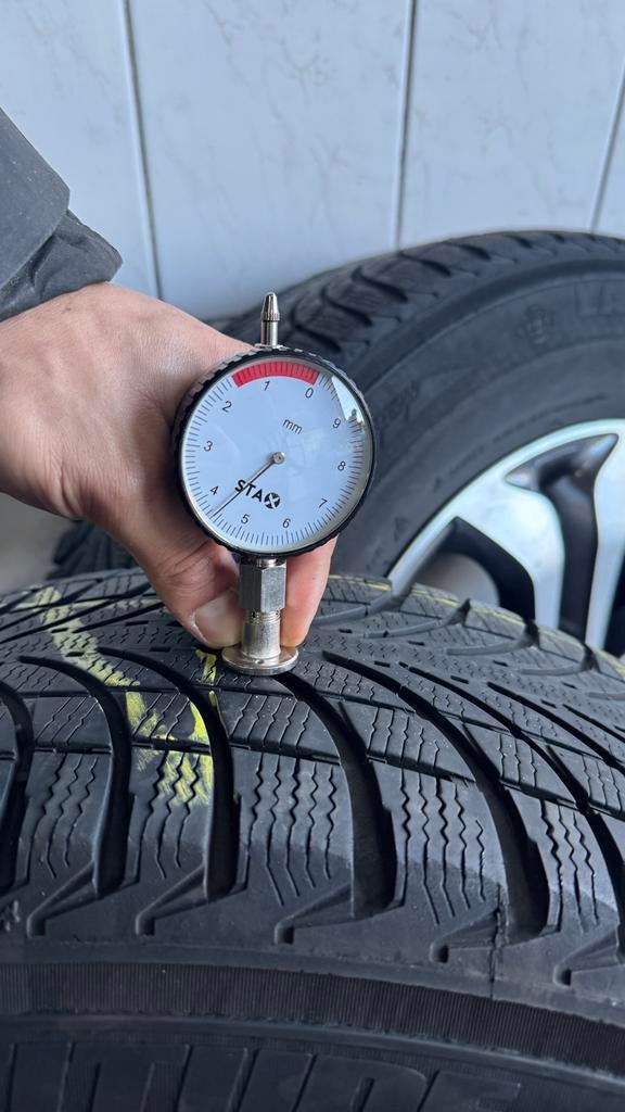 Mercedes Banden 235/65 R17, Gebruikt, 17 inch, 235 mm, Band(en)