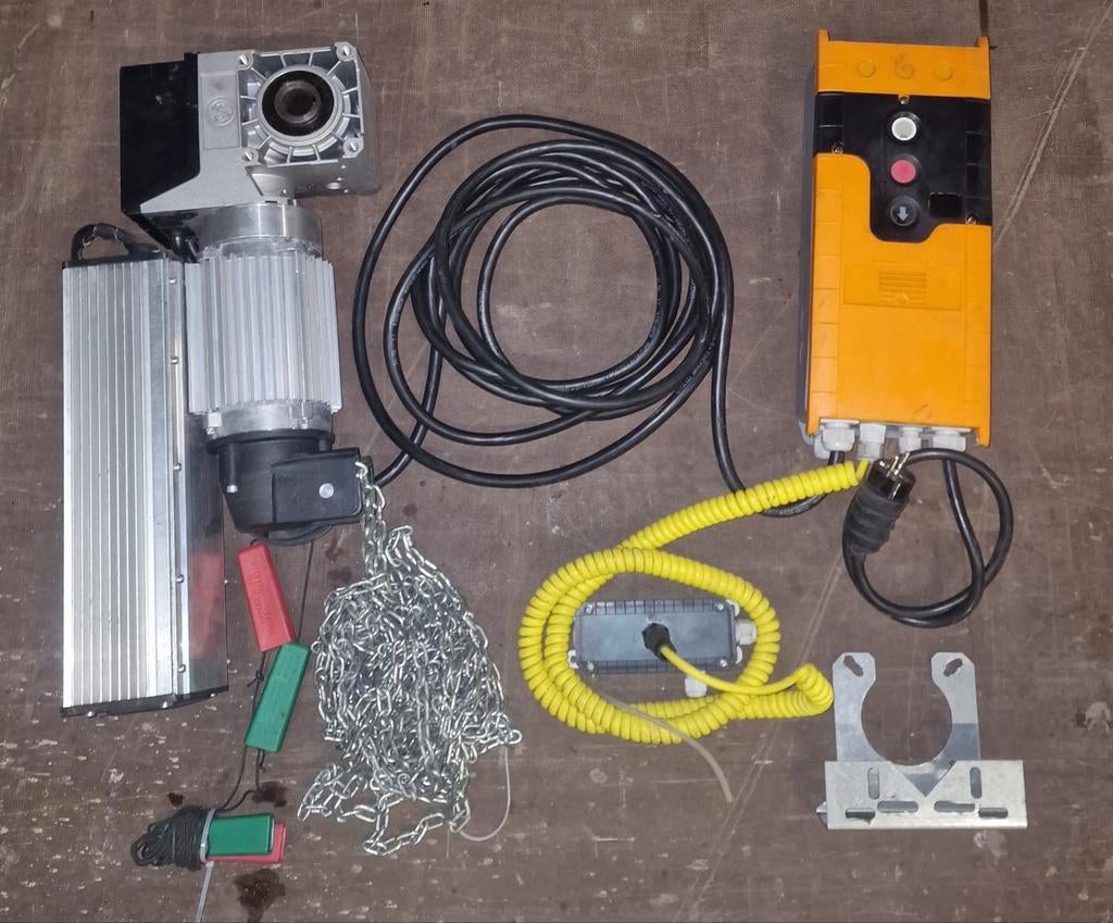 Gfa FU 230 volt motor inclusief ts 971 besturing 2016, Doe-het-zelf en Verbouw, Garagedeur, Ophalen of Verzenden, Zo goed als nieuw