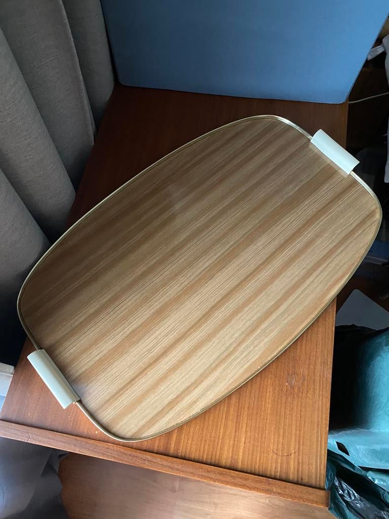Formica dienblad, Ophalen