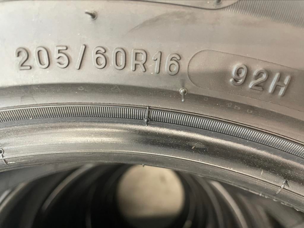 “205 60 16 Michelin. Demo.Puntjes zitten er nog op”, Ophalen, Gebruikt, 16 inch, 205 mm