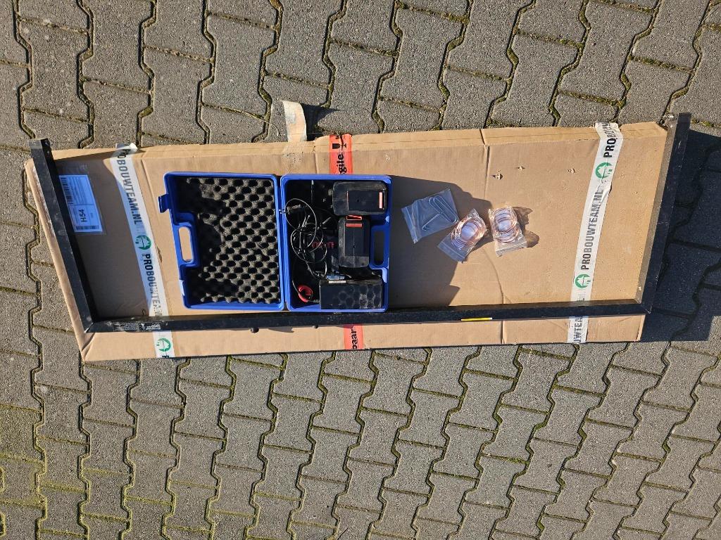 EPS isolatie snijder Styrobow2-1350mm accu, Ophalen, Zo goed als nieuw
