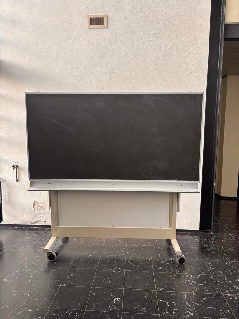 Groot verrijdbaar schoolbord / krijtbord op wielen, Ophalen of Verzenden, Zo goed als nieuw, Krijtbord