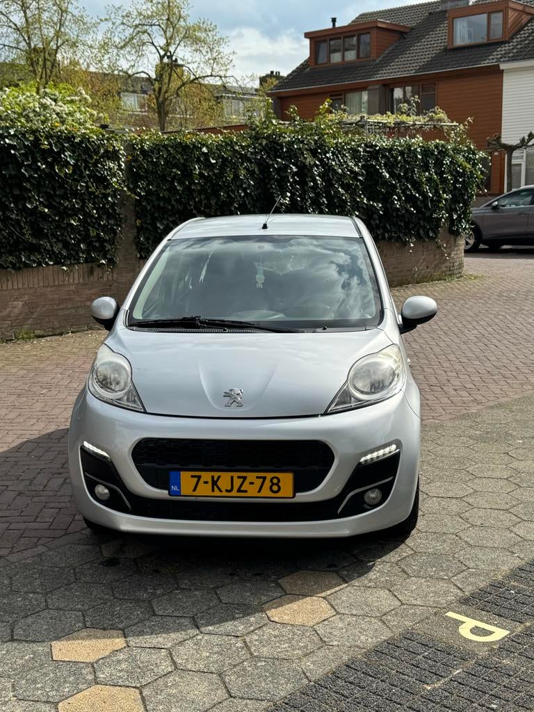 Peugeot 107 1.0 12V 5DR 2013 Grijs, Voorwielaandrijving, 4 stoelen, Origineel Nederlands, Handgeschakeld