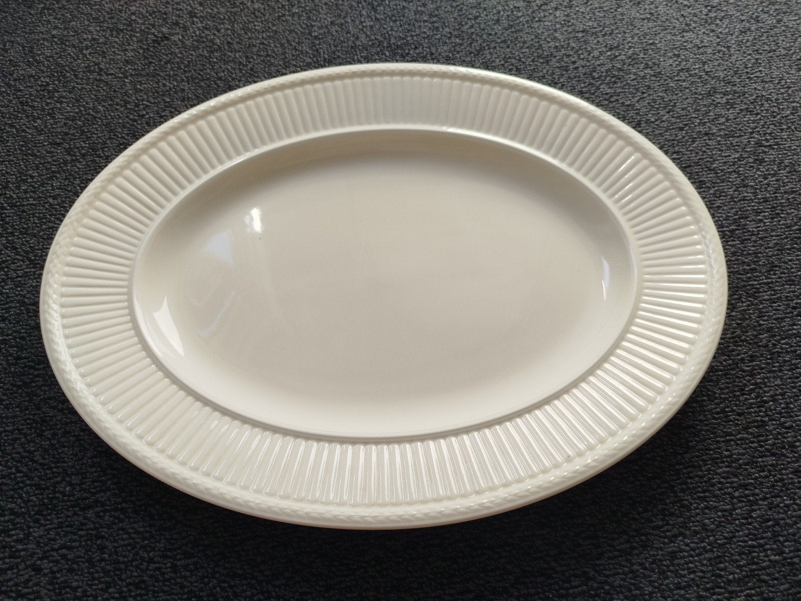 grote serveerschaal Wedgwood Edme, Huis en Inrichting, Keuken | Servies, Ophalen of Verzenden