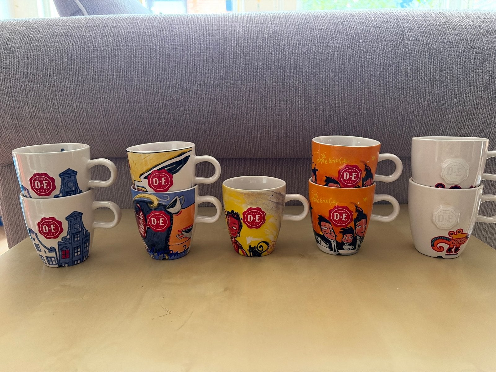 Douwe Egberts D.E. spaarzegel mokken - 9 stuks, Huis en Inrichting, Keuken | Servies, Ophalen, Gebruikt, Overige merken, Keramiek