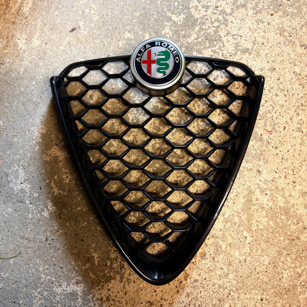 Alfa Romeo Giulia Grille - Beschadigd, Ophalen of Verzenden, Gebruikt, Alfa Romeo