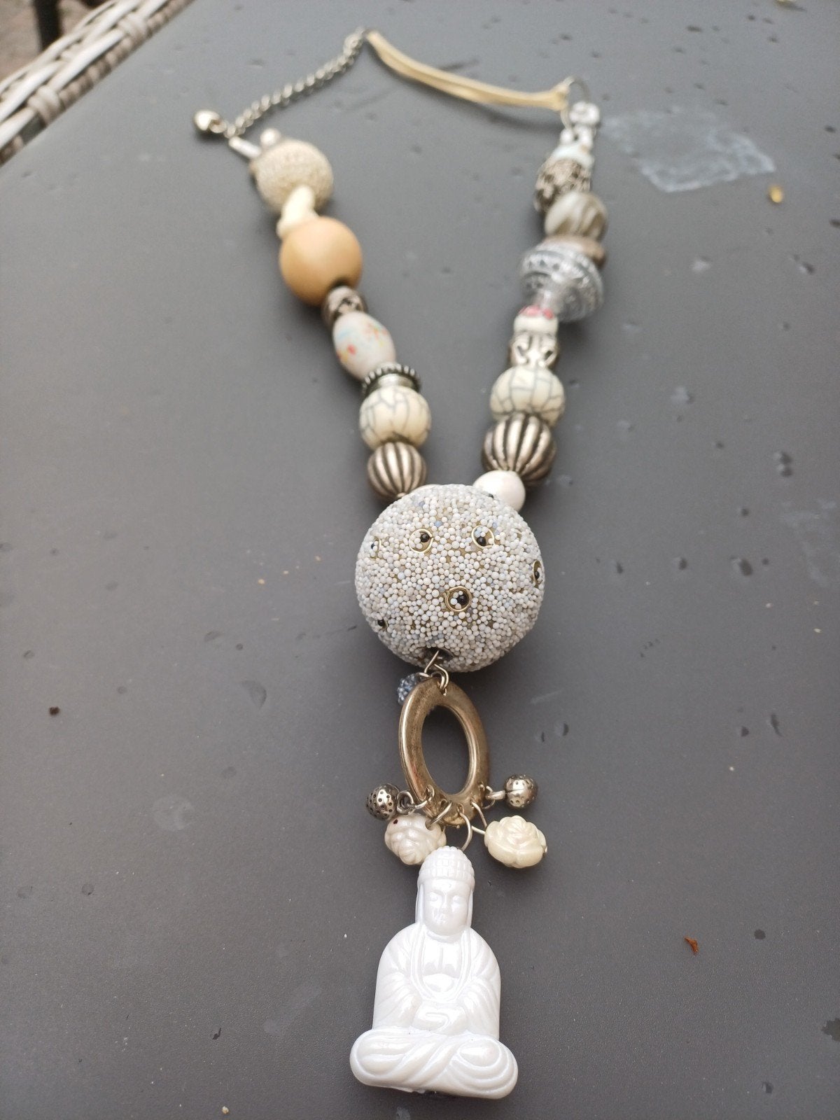 Unieke ketting met Boeddha hanger en kralen, Wit, Ophalen of Verzenden, Steen of Mineraal, Gebruikt