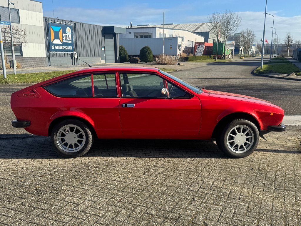 Alfa Romeo Alfa-romeo 1977 Rood, Auto's, 1063 kg, Overige modellen, 4 stoelen, 122 pk