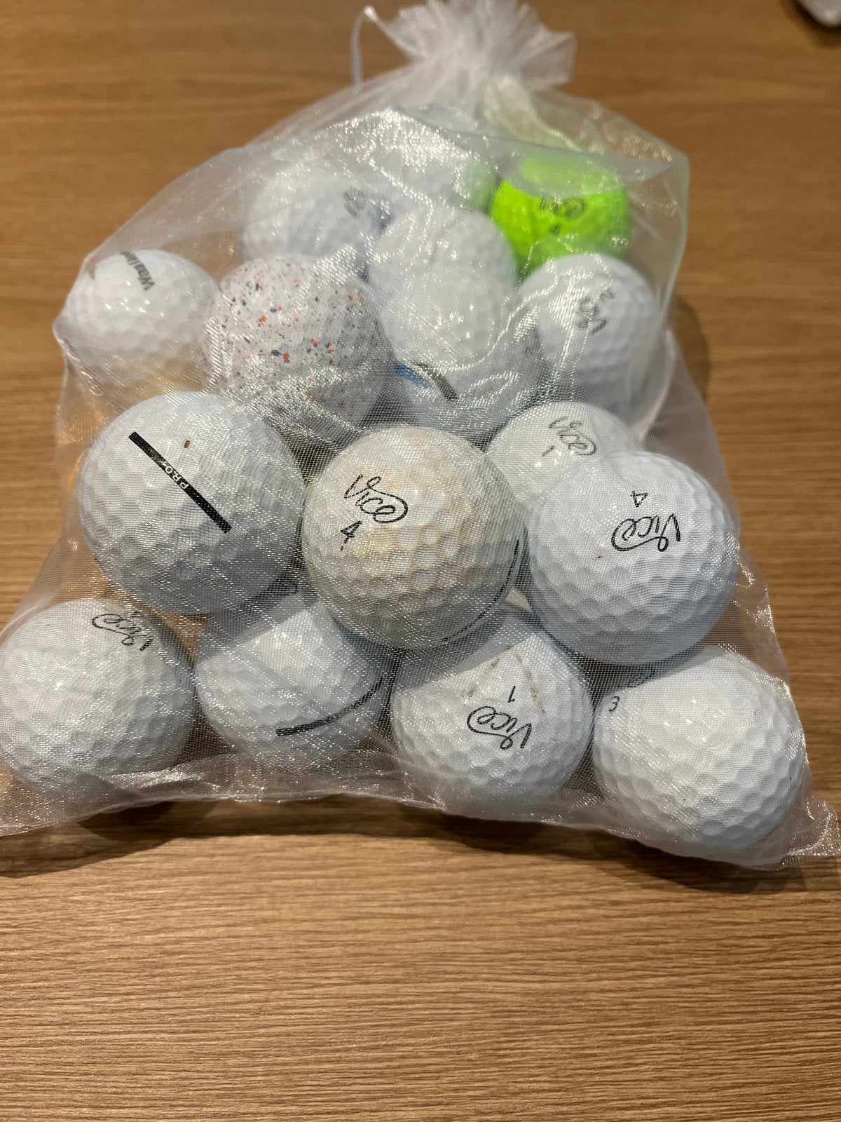 31 Vice golfballen in uitstekende conditie, Ophalen of Verzenden, Gebruikt, Bal(len), Overige merken