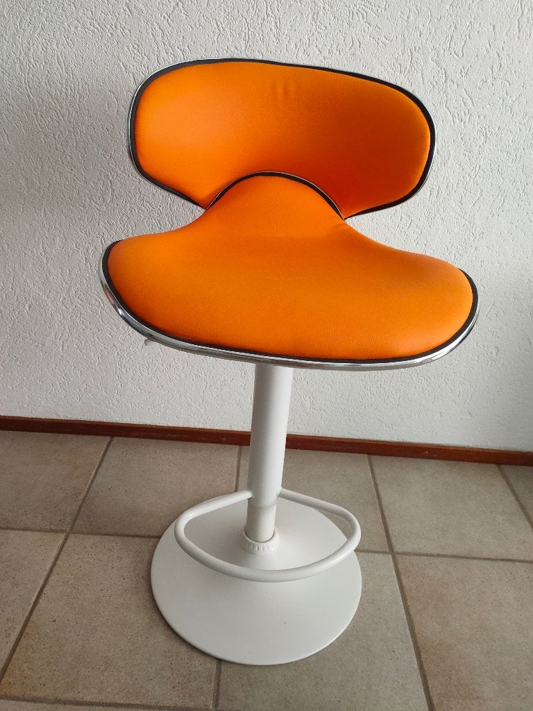 Oranje barkruk, Ophalen, 60 tot 90 cm, Met voetsteun, Zo goed als nieuw