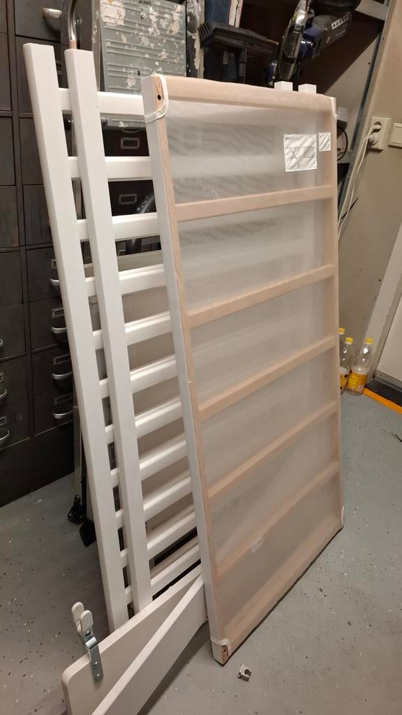 Ikea Sundvik ledikant met nattapa zijsteun, Kinderen en Baby's, Kinderkamer | Bedden, Ophalen, Gebruikt, Minder dan 140 cm, Lattenbodem