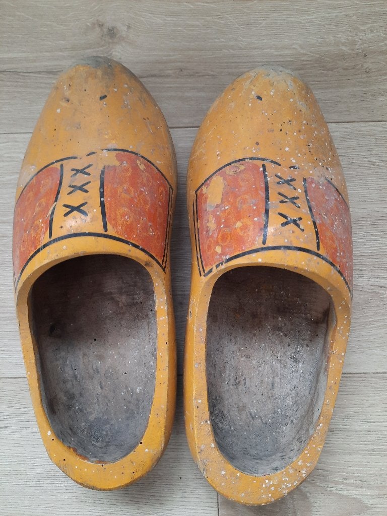 Paar oude houten gele klompen, Ophalen of Verzenden