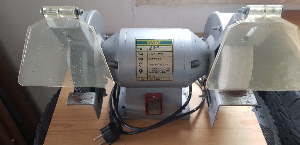 Slijpmachine van Kinzo, Doe-het-zelf en Verbouw, Gereedschap | Slijpmachines, Ophalen, Gebruikt, Minder dan 700 watt, Werkbankslijpmachine