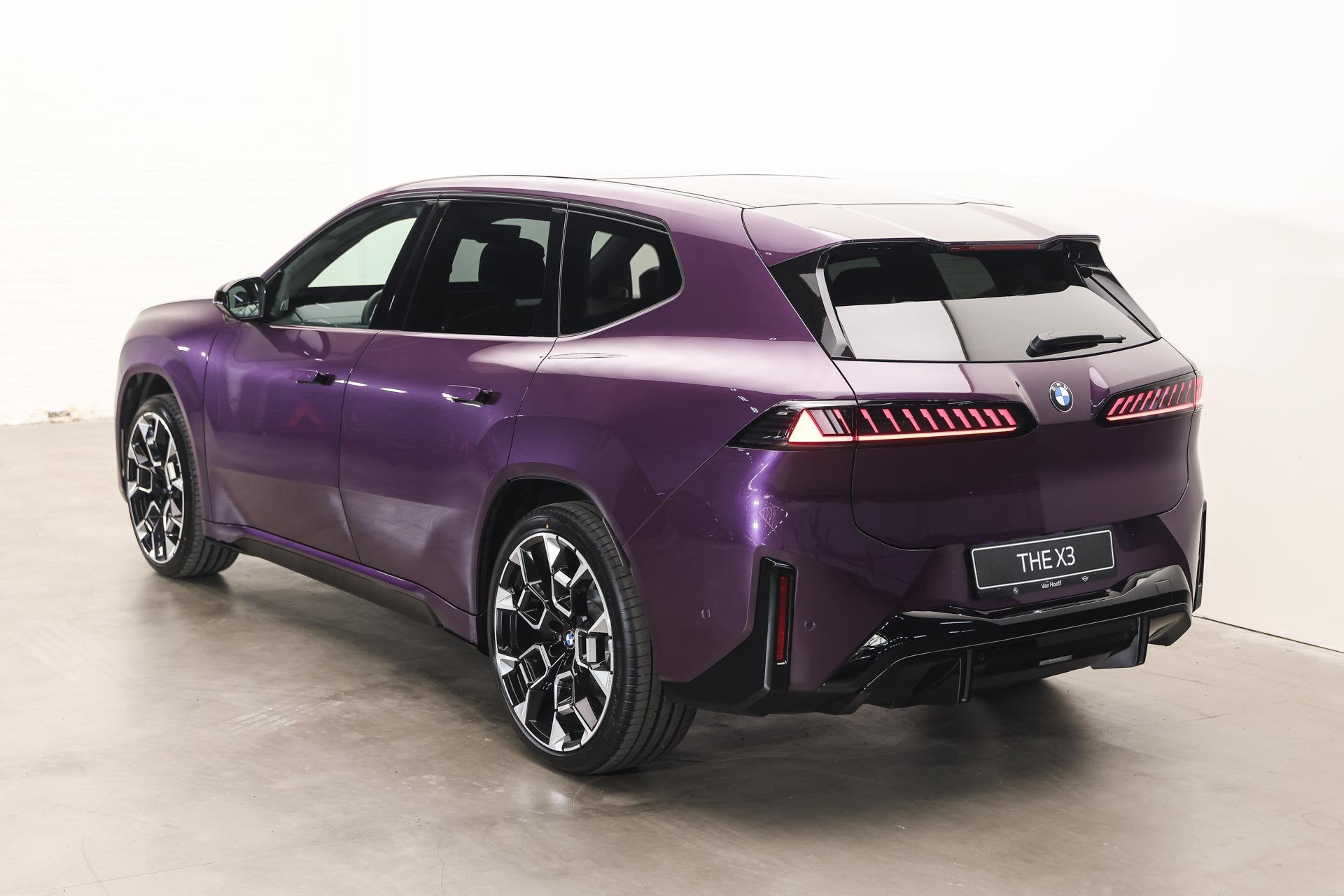 BMW iX3 40 eDrive M Sport / Trekhaak / Panoramadak / 3D Head, Auto's, Automaat, Dealer onderhouden, Achterwielaandrijving, Zwart