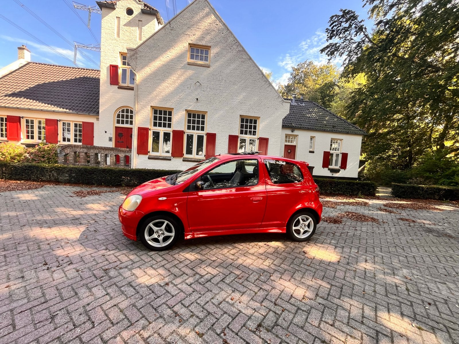Foto 2 van Toyota Yaris 1.0 16V Vvti 3DR 2000 Rood