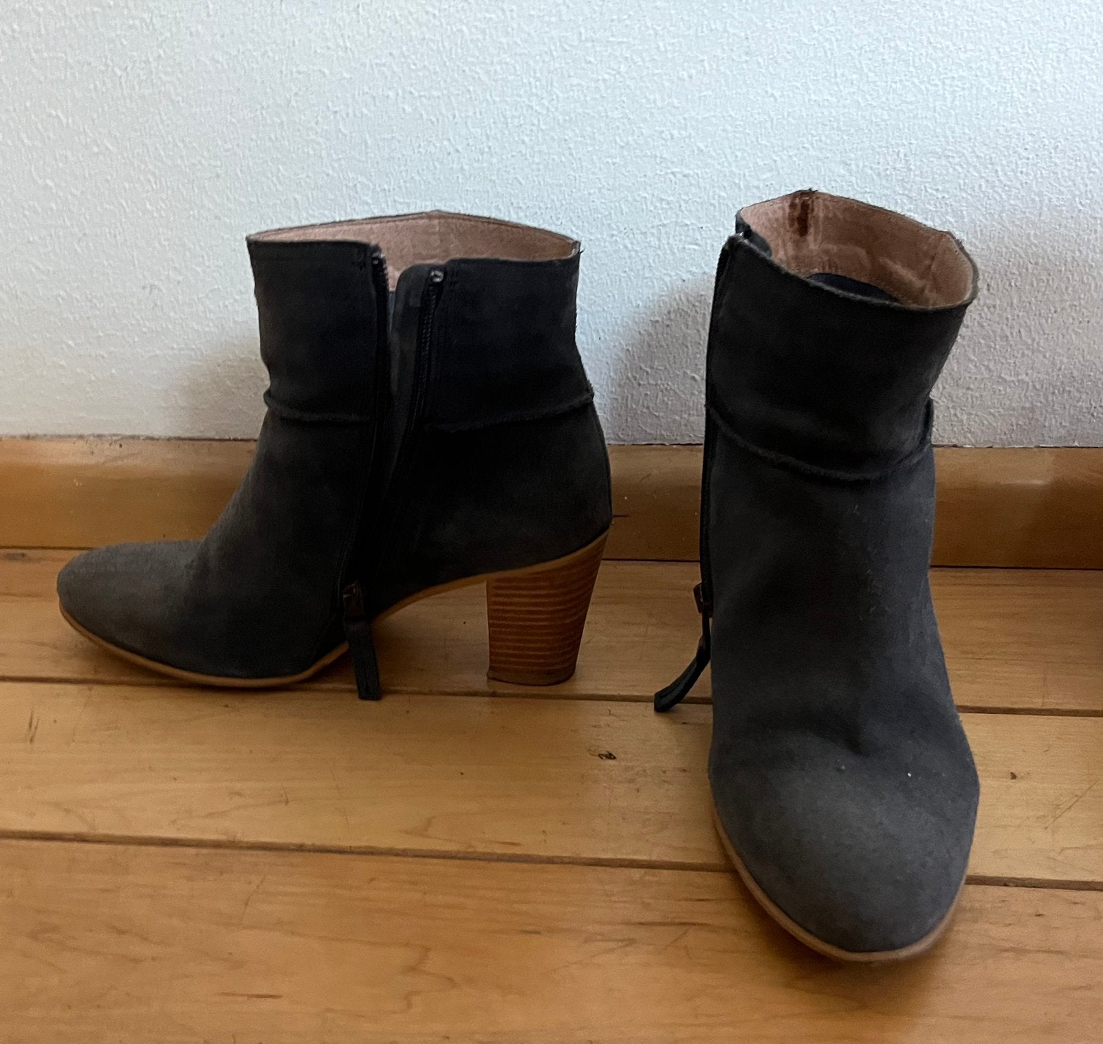 Donkerblauwe suede laarsjes met hak, maat 39, Anna van Toor, Kleding | Dames, Schoenen, Lage of Enkellaarzen, Gedragen, Verzenden
