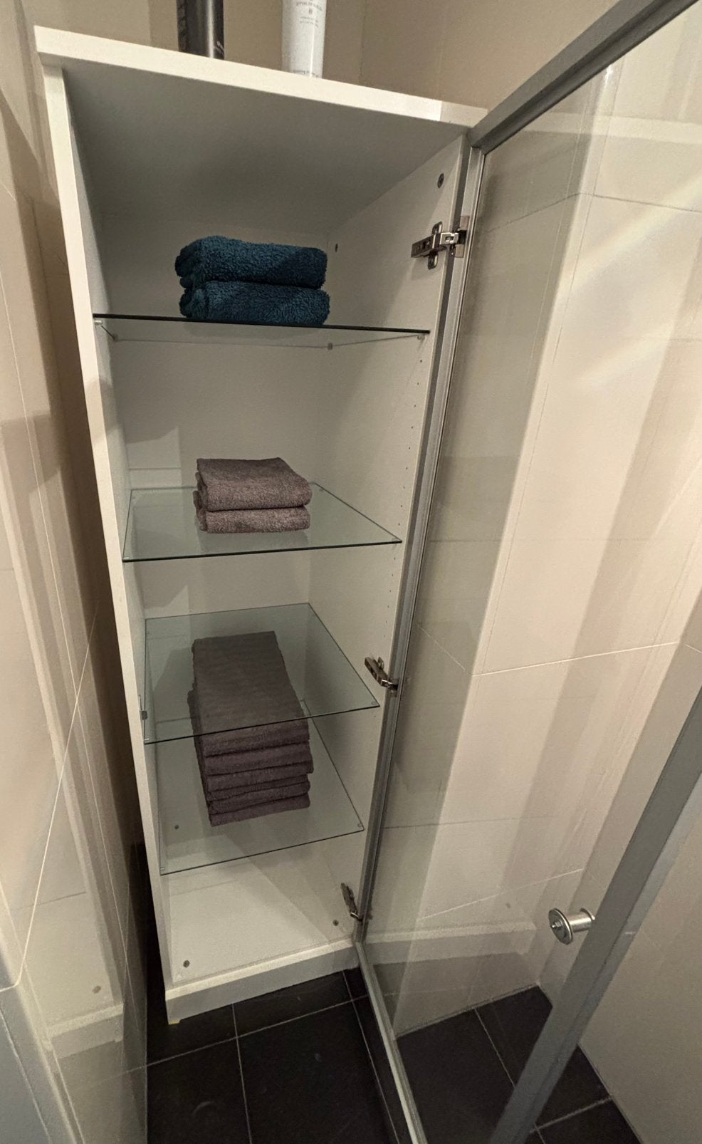 Gratis af te halen: Vitrinekast!, Huis en Inrichting, Kasten | Vitrinekasten, Ophalen, 50 tot 100 cm, Zo goed als nieuw, 150 tot 200 cm
