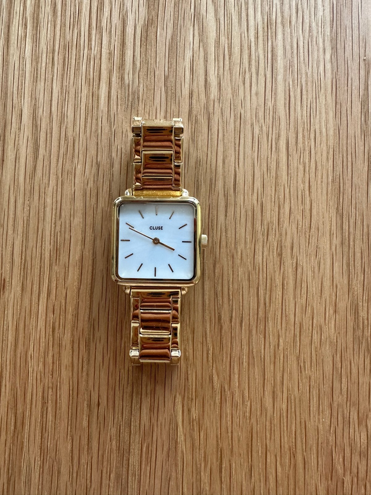 Cluse horloge goudkleurig met vierkante wijzerplaat, Sieraden, Tassen en Uiterlijk, Horloges | Dames, Overige merken, Staal, Polshorloge